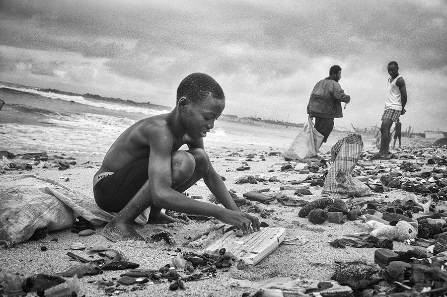 Christian Barbé _ Ghana, pollution du dénuement, pollution de l’abondance